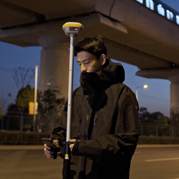 CHCNAV i73+ GNSS Receiver